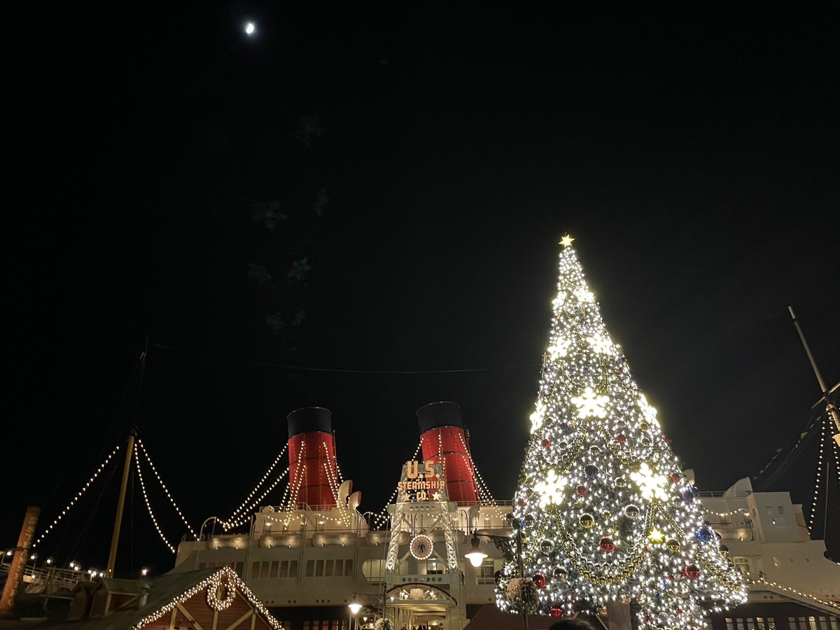 lehuamisa's tweet photo. シーのクリスマスツリー大好きです。
寒くても〜
心はあったかくて幸せになる✨
#ディズニーシー
#クリスマスツリー https://t.co/X8s9ONUWFi