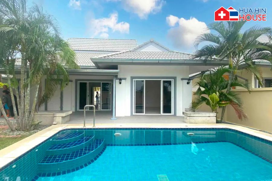 Swissthaipro's tweet photo. Exklusive Villa im Hua Hin
🏡 320 m² Grundstück | 125 m² Wohnfläche
🛏️ 2 Schlafzimmer | 🛁 2 Badezimmer | 🌊 Privater Pool
🌳 Ruhe trifft auf Luxus in der Nähe von Hua Hin!
Entdecke mehr 
https://t.co/VVUYaj8BlT
👉 #HuaHin #Immobilien #poolvilla https://t.co/fq1tvUQ5id