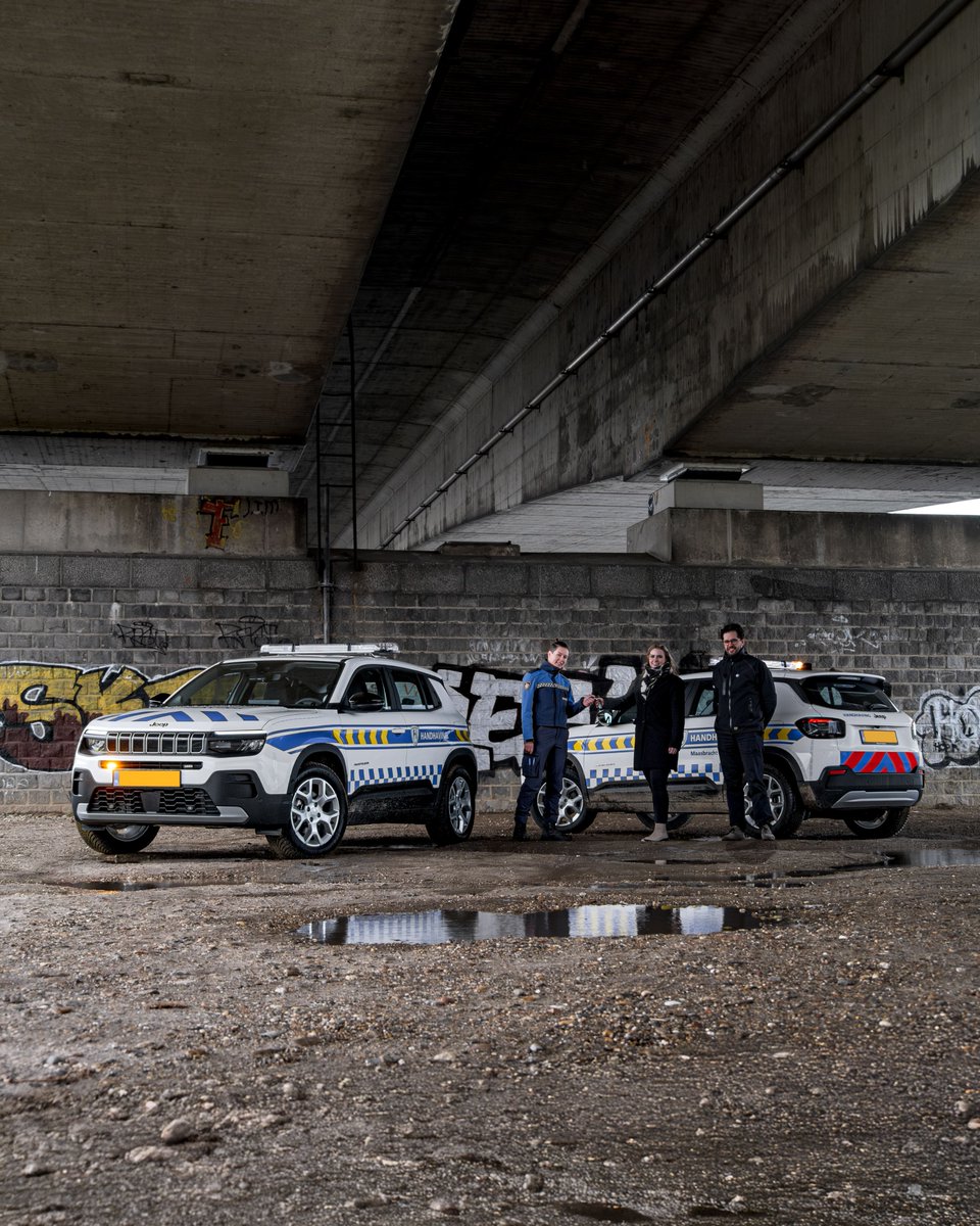 Marelko's tweet photo. 📢 Nieuwe handhavingsvoertuigen voor Gemeente Maasgouw!

In samenwerking met Wassink Autogroep hebben wij met trots drie splinternieuwe, volledig elektrische Jeep Avengers mogen opbouwen.

Lees hier het hele stuk: https://t.co/qB68BJjn8j https://t.co/WcoAhT4Wwg