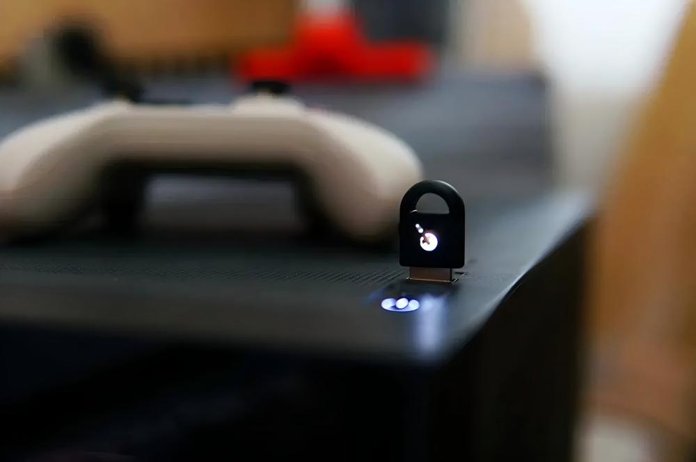 GuliKitDesign's tweet image. New Firmware V1.1 for Hyperlink Adapter used with KK3 MAX and KK3 PRO controllers is shipped. Please get upgraded for optimized wireless connection with faster wireless transmission and lower latency for use on PC Xinput mode.gulikit.com/newsinfo/98383… #GuliKit #Gamecontroller