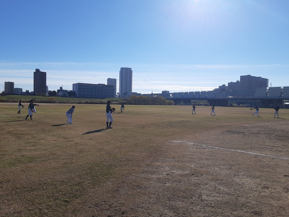 【まとめて活動報告】　
11/17(日)　 15-3○　勝利
11/24(日)　2-6●　敗戦
11/30(土)　2-2△　引き分け
12/1(日)　   2-11● 　敗戦
12/8(日)　  4-11●　敗戦

各チーム様対戦ありがとうございました！12月に入り寒くなってきたのでケガには気を付け、でもちょっとバッティング頑張っていきましょう