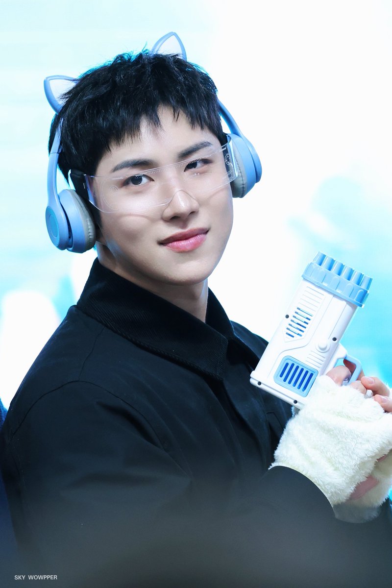 sky_wowpper's tweet image. 241208 MAKESTAR 팬싸 

#에이스 #와우 #김세윤 #ACE #WOW