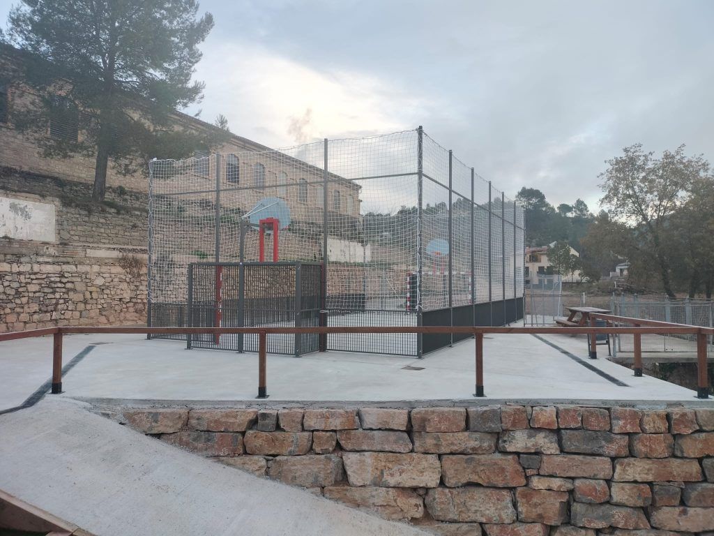 Oló recupera un espai oblidat del poble amb una pista esportiva buff.ly/3BjsHDS