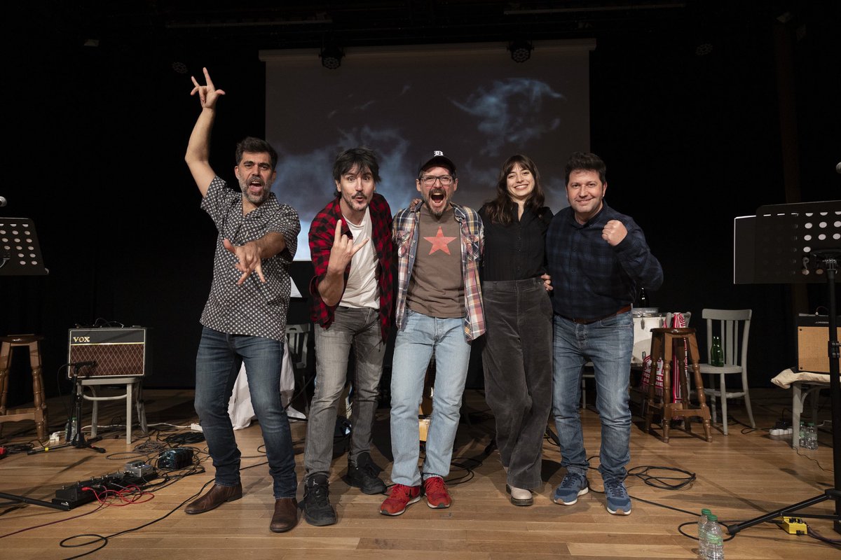 inversemblants que semblin.

Teatres i festivals del planeta, “el palau de la concepció ja crema!”

#SenyorMàsters #FactoriaSI #suportalacreació #elclubdels27 #Cornellà