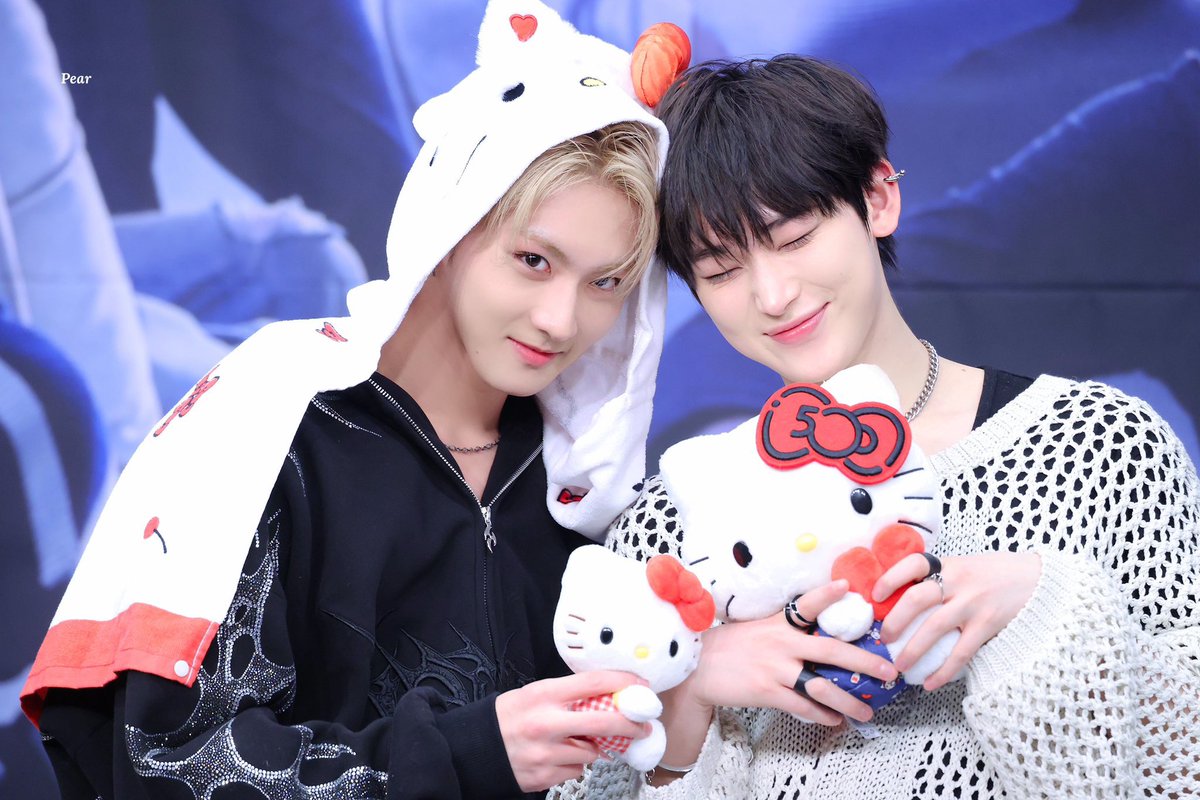 uwonieful's tweet photo. "who's most likely to..." — sunwon edition 🦊🐱 https://t.co/HPPkulxsrA