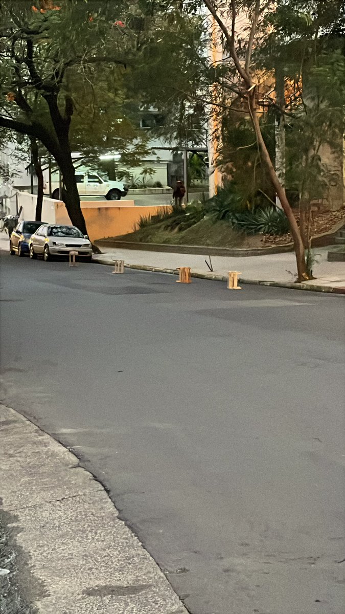 elpenayo's tweet photo. @AsuncionMuni sobre Pettirossi y Constitución, zona Ministerio de Salud. https://t.co/KLAyNsNBZZ