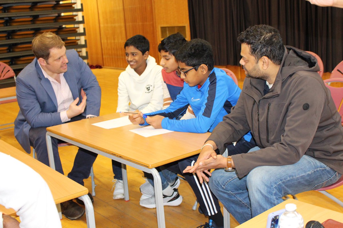 UKTeluguHindu's tweet image. UTHO successfully concluded its UKPW in Sutton with 20+ attendees, including Sutton MP Luke Tailor and Cllr Sunita Gordon. The debate centred on the topic &quot;Ban Social Media for Under 16,&quot; where participants shared their thoughts on the impacts of social media on young people.
