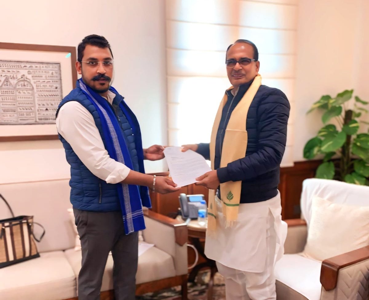 Chandra Shekhar Aazad (@bhimarmychief) on Twitter photo जीएम फसलों पर राष्ट्रीय नीति बनाने के लिए माननीय केंद्रीय कृषि एवं किसान कल्याण मंत्री श्रद्धेय <a href="/ChouhanShivraj/">Shivraj Singh Chouhan</a> जी को पत्र देकर आग्रह किया।
हमने समय-समय पर किसानों की समस्याओं को लेकर भारत सरकार और राज्यों की सरकारों को पत्र लिखे हैं। इनमें मुख्य रूप से शामिल हैं:
*एमएसपी की जीएम फसलों पर राष्ट्रीय नीति बनाने के लिए माननीय केंद्रीय कृषि एवं किसान कल्याण मंत्री श्रद्धेय <a href="/ChouhanShivraj/">Shivraj Singh Chouhan</a> जी को पत्र देकर आग्रह किया।
हमने समय-समय पर किसानों की समस्याओं को लेकर भारत सरकार और राज्यों की सरकारों को पत्र लिखे हैं। इनमें मुख्य रूप से शामिल हैं:
*एमएसपी की