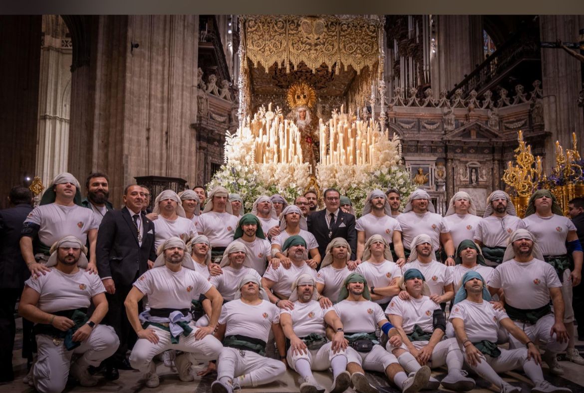 Ni una ropa mala .
Más concentrados que el vestuario del Madrid en unas semis de champions.
Ni uno bueno de la cabeza .
Todo el tiempo jugándole al paso, por mucho que pese , por muy mala que sea la calle , y por muchas horas que sean.
Van a la guerra , lo saben y nadie huye