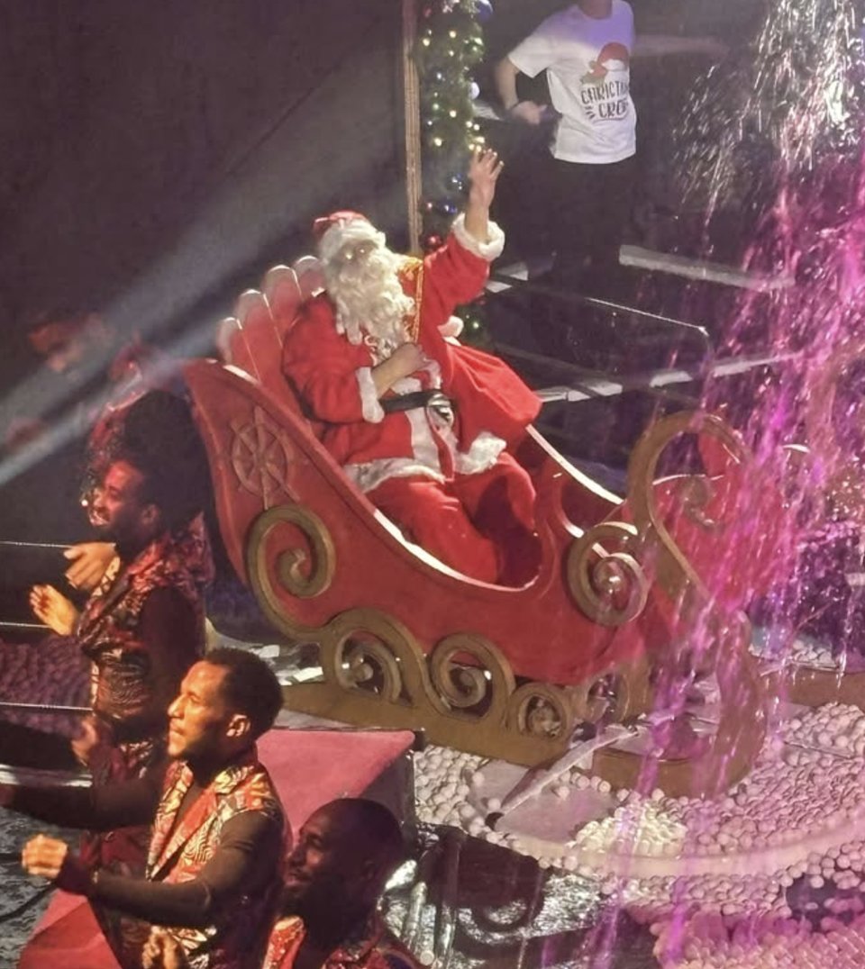 RupertLowe10's tweet image. I am delighted to donate my net MP salary to charities in my constituency. The latest paid for 75 local disabled/disadvantaged children and carers to watch the Christmas Spectacular at the Great Yarmouth Hippodrome through East Coast Truckers.

A great event, ice cream provided!