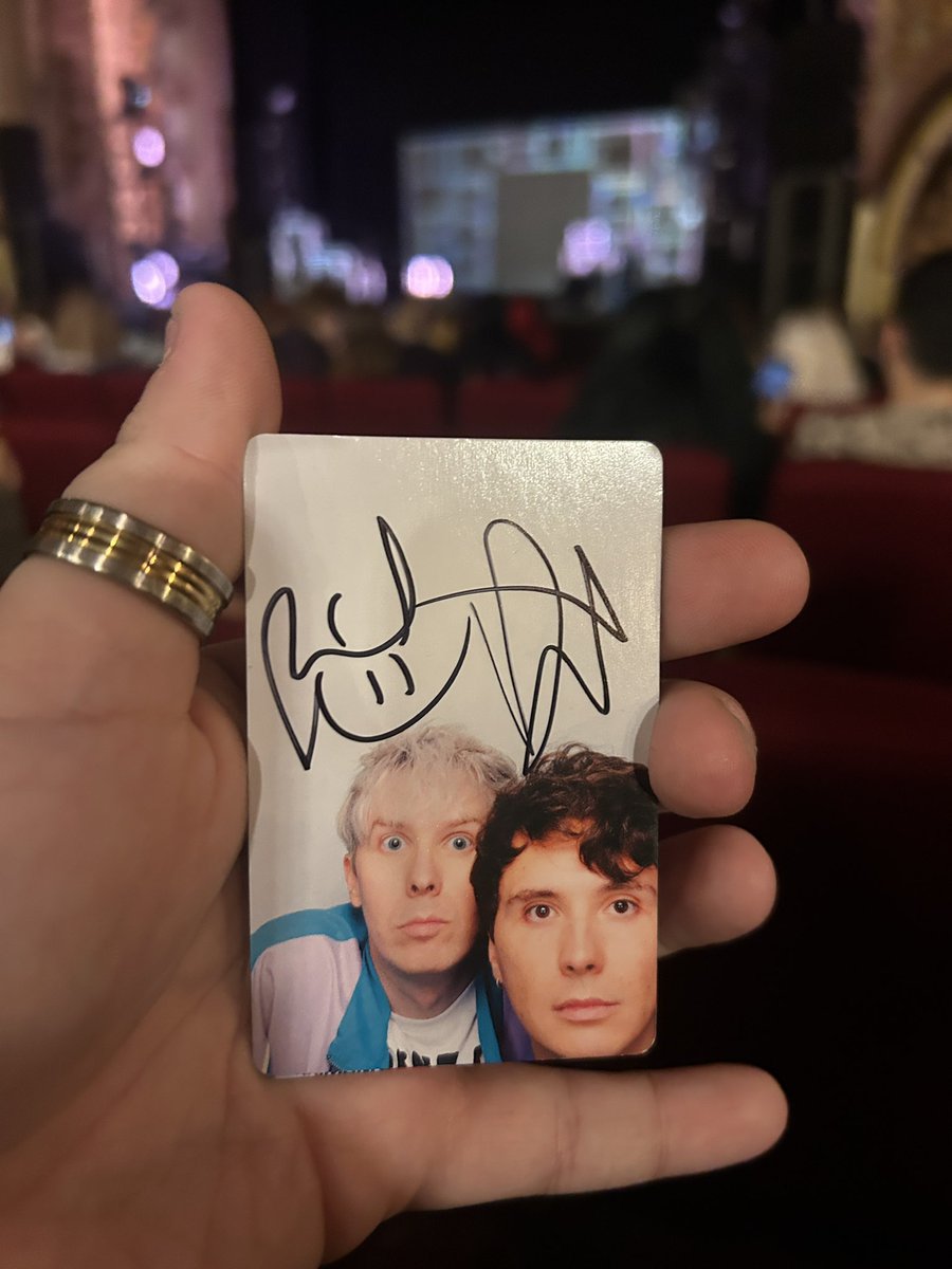 “can u graffiti them like ur losers in a yearbook”

they did each others per phil’s request if u were wondering