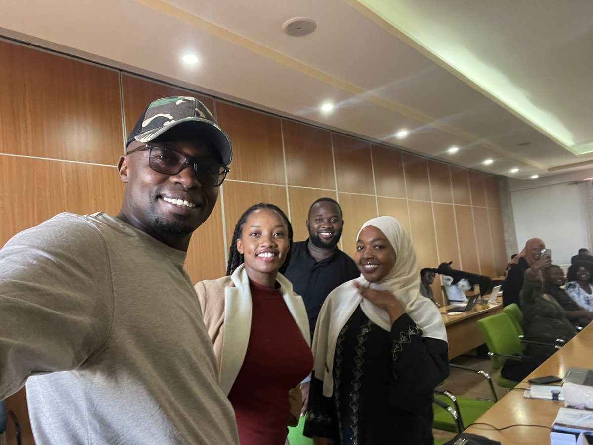 Africa_WaterAmb's tweet photo. Who says learning can't be exciting? 🎉
This week, we're diving into an interesting session on Communication and Advocacy Strategies, where our members will co-create impactful approaches during the training.🍃🍃

#Youthshapingthewatersector!! https://t.co/JbJny22mJz