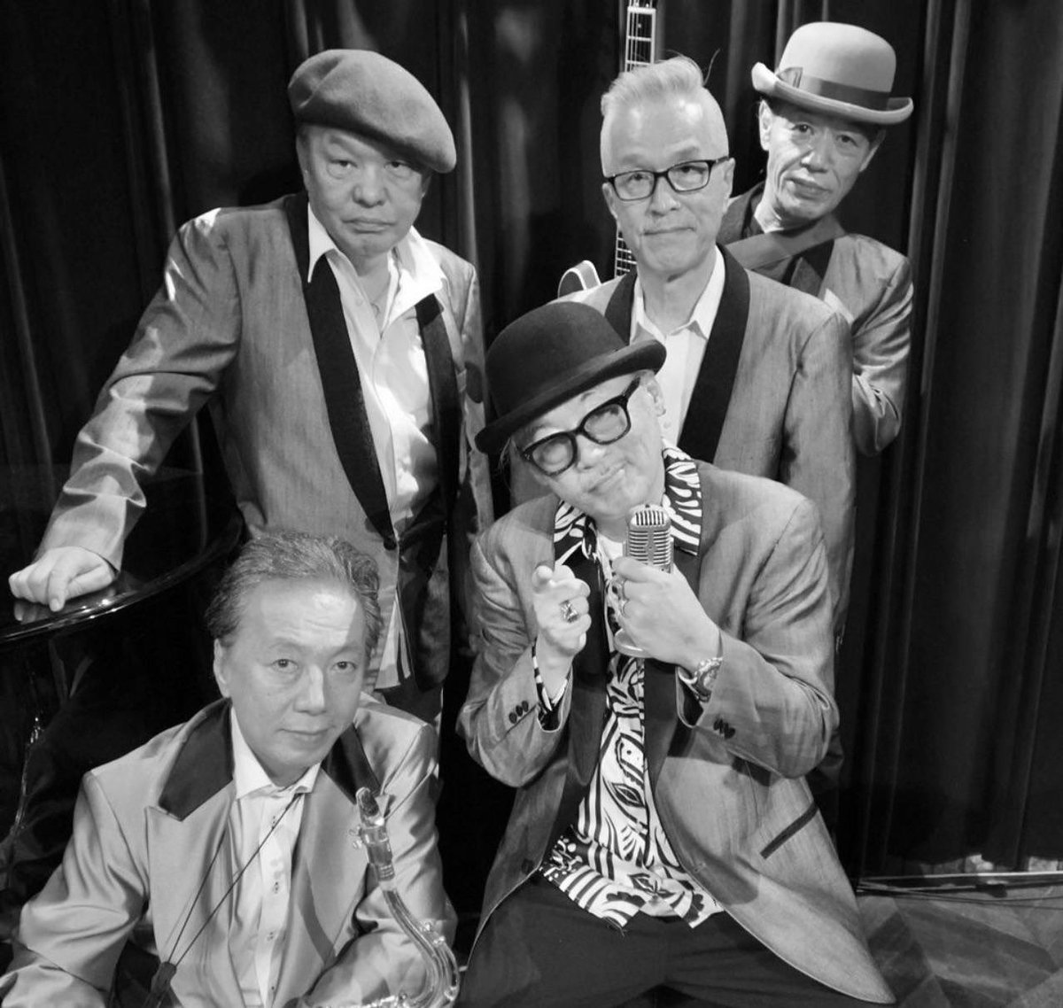 chopper_cools's tweet image. 🇺🇸2024 #大晦日イベント🎤🎷🎸
💥 #COOLS #佐藤秀光 
✨YEAR END PARTY in 
⚡️スターナイト12月31日 16:00 〜
▼チケット🌟
chopper-cools.com

🌟出演♪
#クールス #佐藤秀光 
#田代まさし&amp;amp; #スターズ
#ロリポップ #シュガーベイビーズ
#親友ガールズ #ＭＣまめちゃん