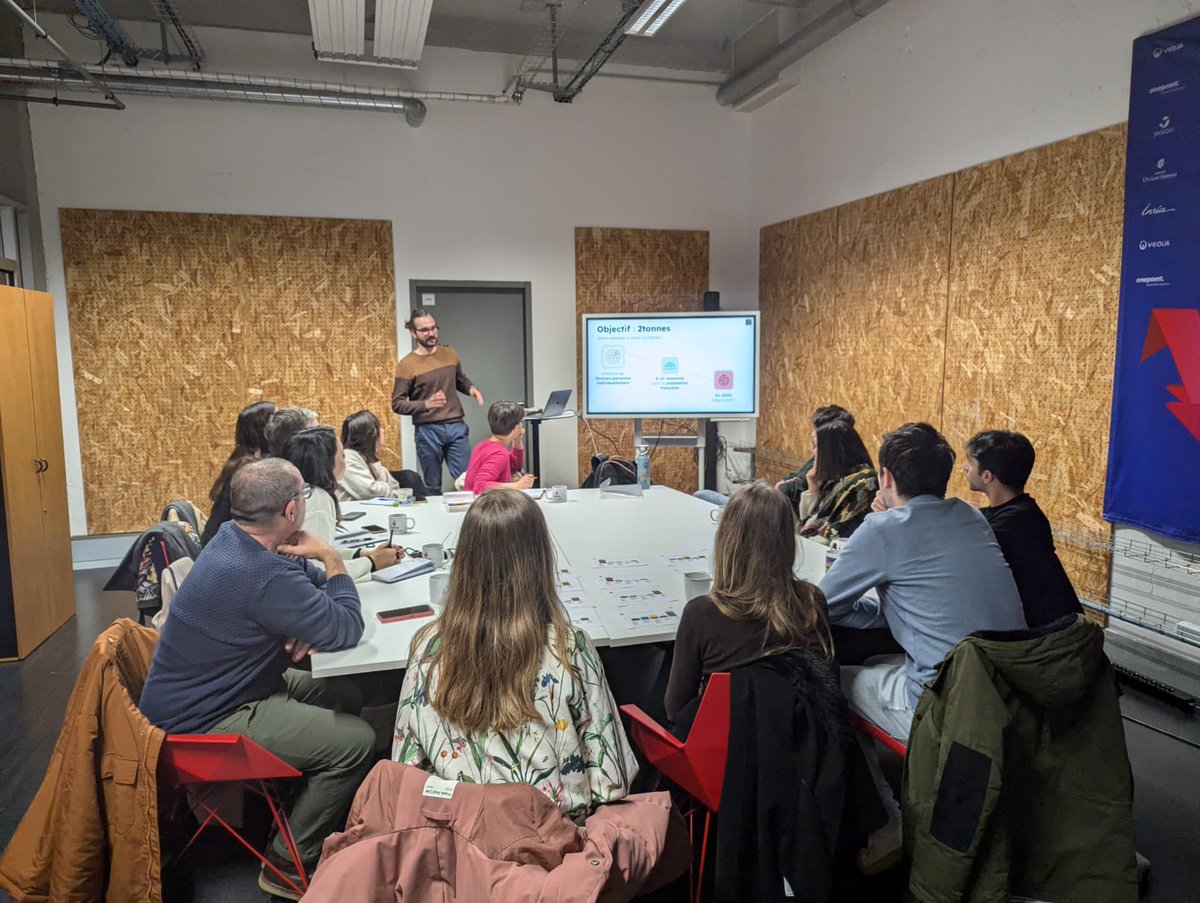 🔴 Atelier <a href="/2tonnes_/">2tonnes</a> en cours à La #FrenchTech #Bordeaux, avec Julien Lacaze ! 🙏

Bien plus qu'un atelier de sensibilisation, 2tonnes permet de lancer des dynamiques d'engagement durables et efficaces dans les organisations 🌱

Construisons le futur ensemble 🤝