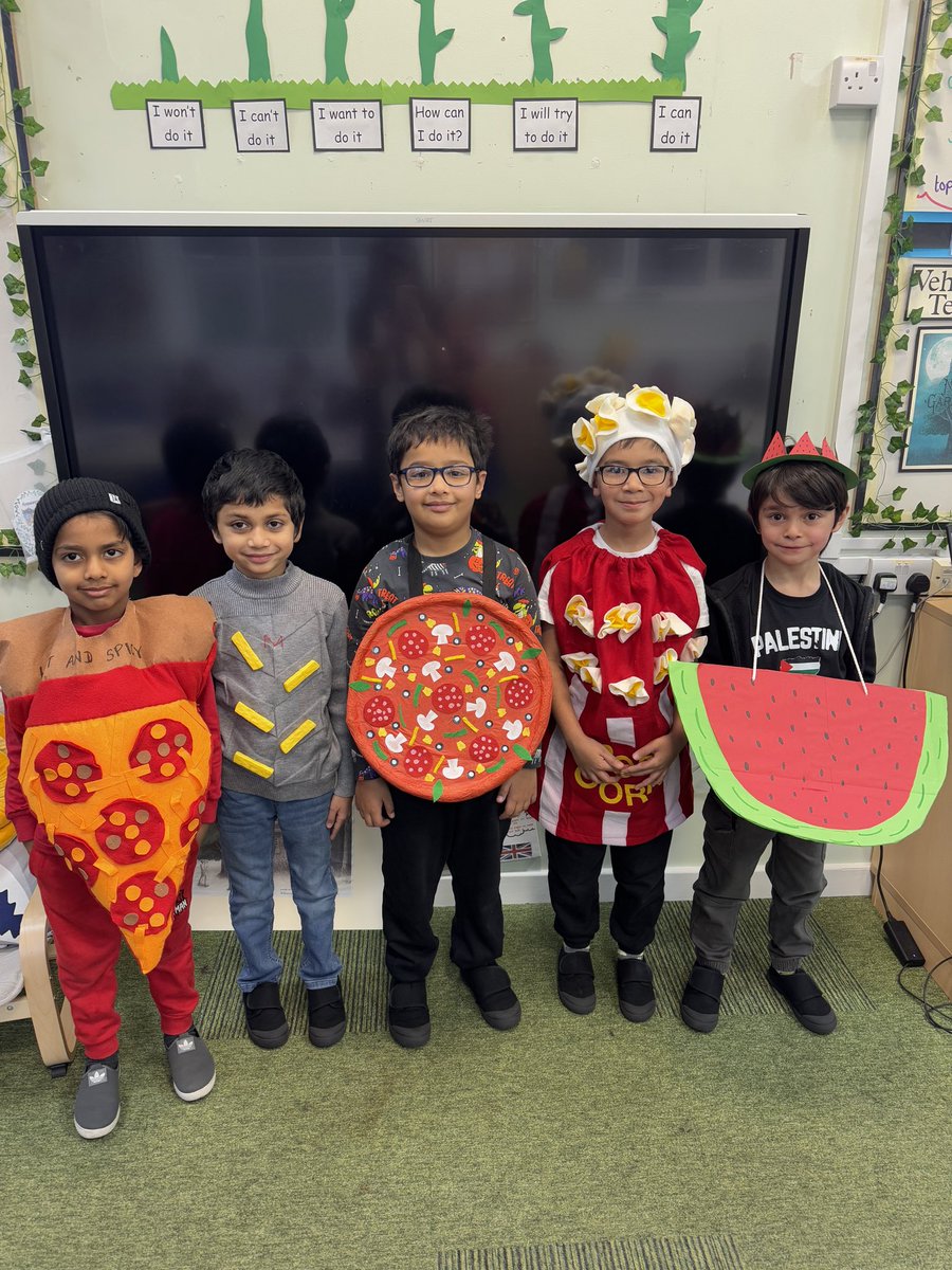 carltonj_i's tweet photo. To celebrate the end of our food topic in Geography, the children in Year Two Stems have come dressed as their favourite food. Fantastic effort from all! #Geography #Wherefoodcomesfrom #parentpartnership #homemadecostumes #effort https://t.co/ZBwf7ajqz0