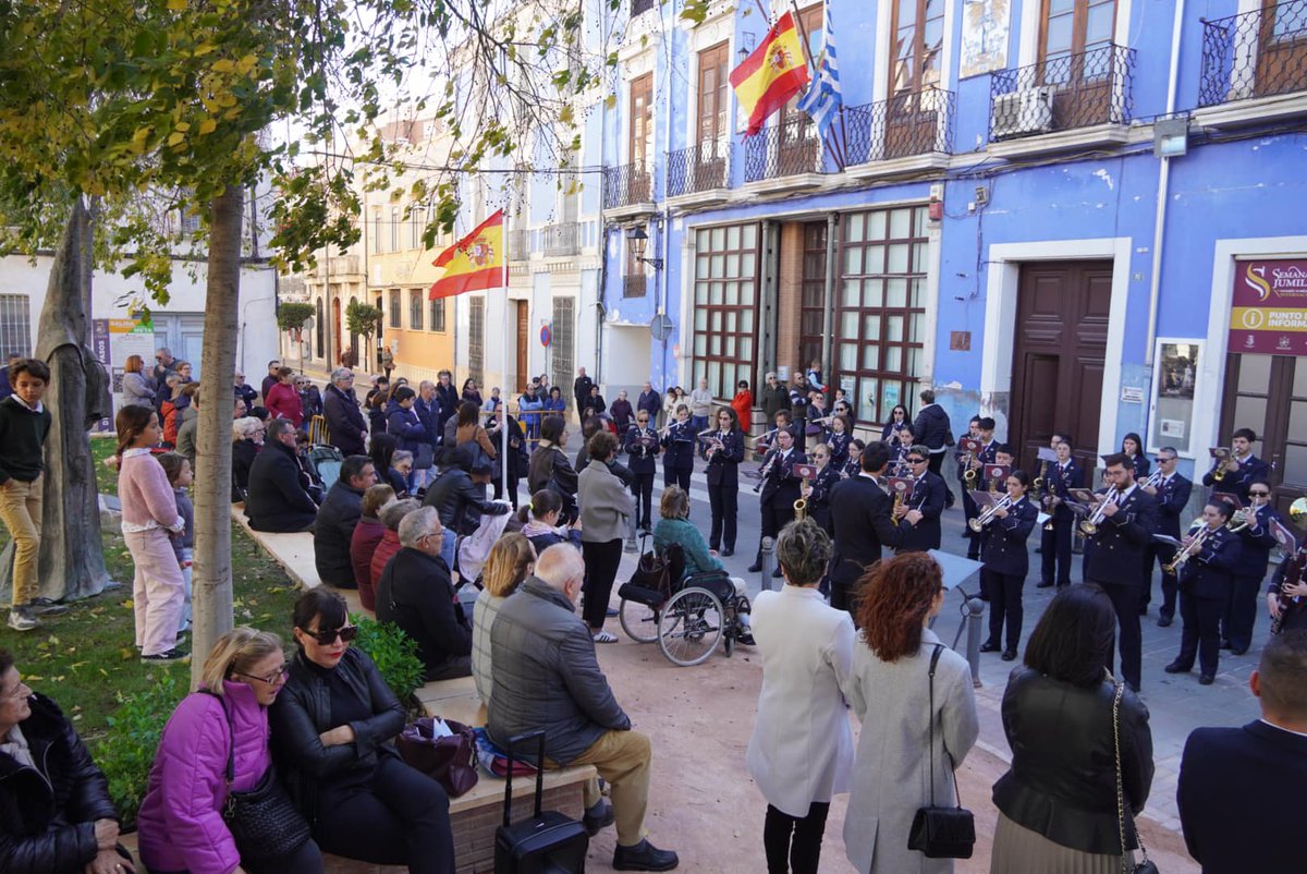 🎶✨ Jumilla celebró el Día de la Constitución con un concierto extraordinario de la Asociación Musical "Julián Santos", dirigida por Salvador Pérez. El repertorio cerró con la emblemática Marcha Real. ¡Enhorabuena, artistas! 🇪🇸👏