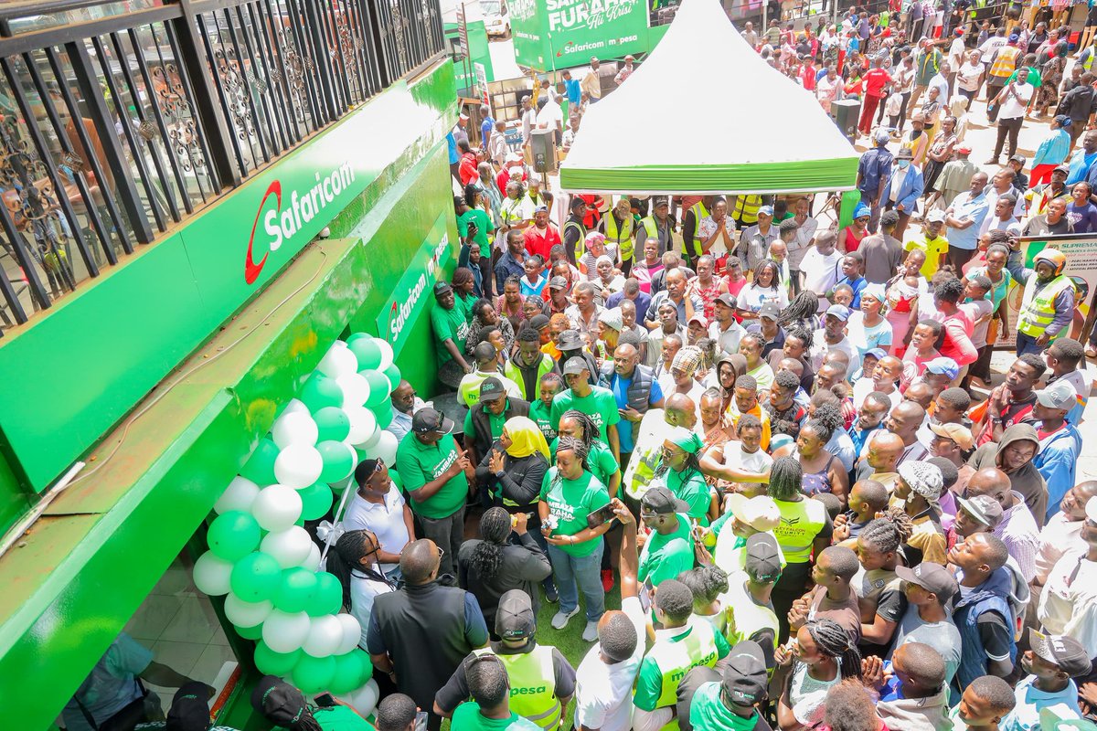 _jahathke__'s tweet photo. It's time to #SambazaFurahaNaSafaricom this Festive season where watu wanachanuliwa kuhusu Fraud tips. Report wakora wanajifanya @SafaricomPLC to 333. This week wako  Machakos town, Kathiani, Kawethei, Kangundo, Tata, Joska and Kamulu. Tokea uelimishwe ili uwe salama! https://t.co/BkVvBmrnDE