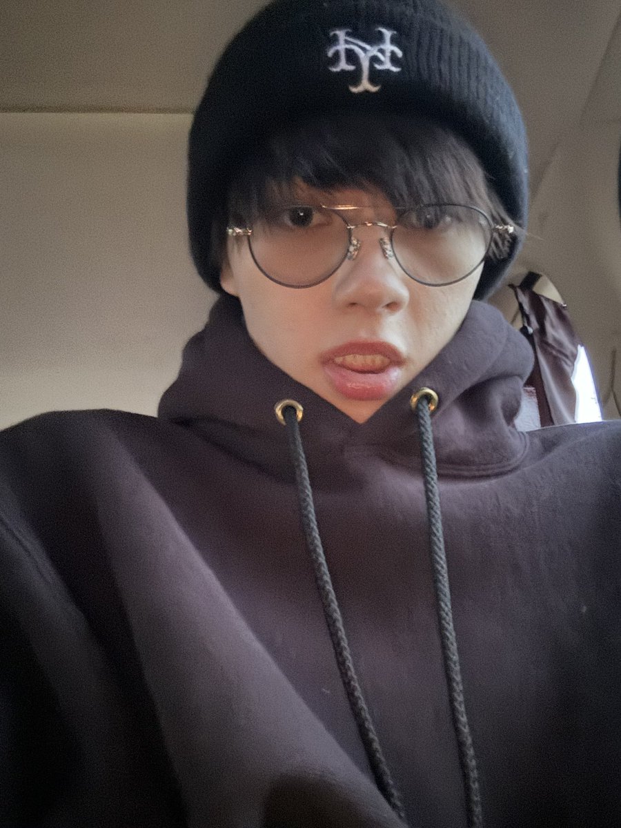 元気かねみなさん。 私さこのニット帽めちゃくちゃお気に入りで、去年