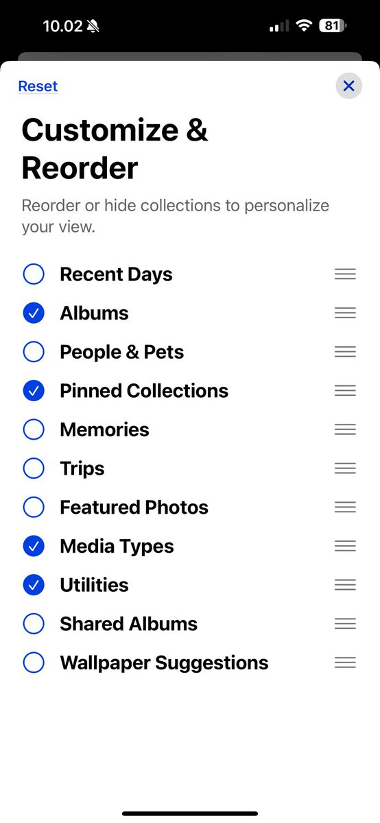 aMrazing's tweet image. Here’s a tip buat yang pake iOS baru: buka app photos, scroll sampe mentok, klik customize and reorder, lalu lakukan ini.
centang 4 items: albums, pinned collections, media types, dan utilities. Hasilnya gallery lebih streamlined dan cakep. 
Terus tambahan: untuk bagian pinned…