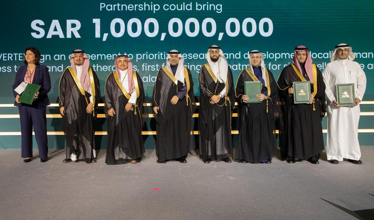 FahadAlJalajel's tweet photo. I welcome the participants in #CPHIMiddleEast2024. This event brings together global leaders, innovators, and policymakers to focus on key themes such as biopharma innovation, digital health advancements, and the latest breakthroughs in pharmaceutical R&D.
With a 9.3% market CAGR, a strategic National Biotech Strategy, and access to the regional market via various initiatives , we’re building a global hub for innovation.

أرحب بالمشاركين في #معرض_CPHI_الشرق_الأوسط  @CPHIMiddleEast الشرق الأوسط 2024 والذي يجمع قادة عالميين ونخبة من المبتكرين وصناع السياسات لاستكشاف مستقبل الابتكار في الأدوية الحيوية والصحة الرقمية، وبناء الشراكات من أجل مستقبل متميز للصناعات الدوائية.
بفضل معدل نمو سنوي مركب للسوق بنسبة 9.3%، واستراتيجية وطنية طموحة للتكنولوجيا الحيوية، وإمكانية الوصول إلى السوق الإقليمية ومحاكاة الابتكار مع شركات الأدوية الكبرى في المنطقة، نحن نعمل على ترسيخ مكانة المملكة كمركز عالمي للإبداع.

#معرض_CPHI_الشرق_الأوسط
#CPHI