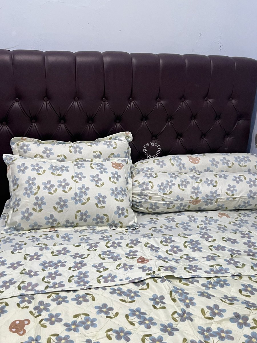 berburushopee's tweet photo. kapan lagi cuma 100ribuan udah dapet set sprei + bedcover secantik ini…😭😭 https://t.co/tTstzeq1x9