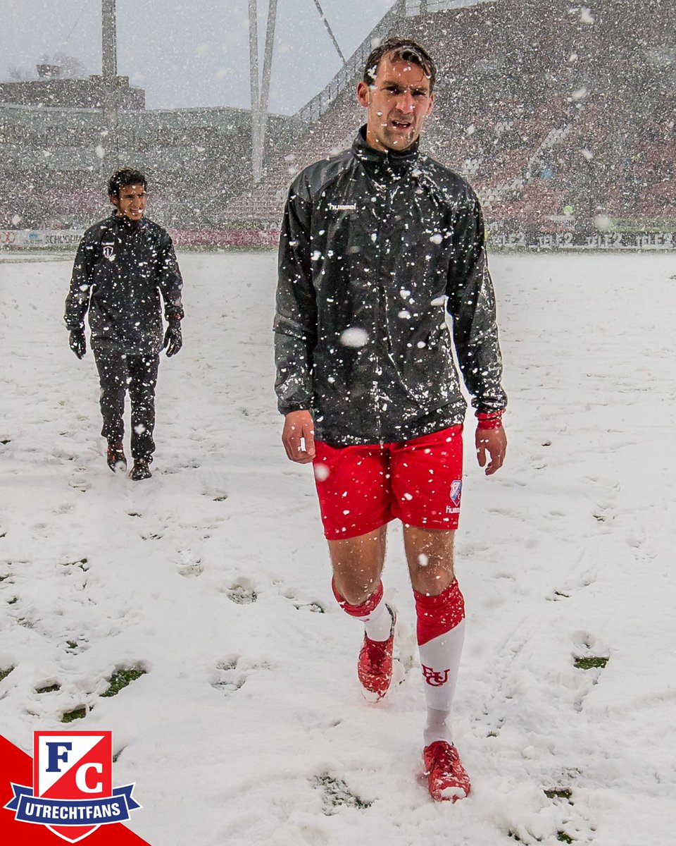 UtrechtFansNL's tweet photo. Vandaag ๐ ๐ฃ๐๐๐ซ ๐ ๐๐ฅ๐๐๐๐ง stond FC Utrecht-Feyenoord op het programma. Die wedstrijd kon alleen niet doorgaan vanwege de hevige sneeuwval. Met wie was jij erbij?โ๏ธโ๏ธ
#fcutrecht #utrechtfans #eredivisie #feyenoord https://t.co/RXecrlZKNB