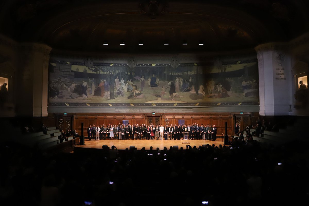 agora_cyu's tweet photo. Félicitations à @LaureneRenaut pour l'obtention d'un des prestigieux Prix solennels de la chancellerie des Universités de Paris, édition 2024, Catégorie Lettres et sciences humaines "toutes spécialités"
[Crédit photos: Chancellerie des universités de Paris - Sylvain Lhermie] https://t.co/mGHAiKOFxx
