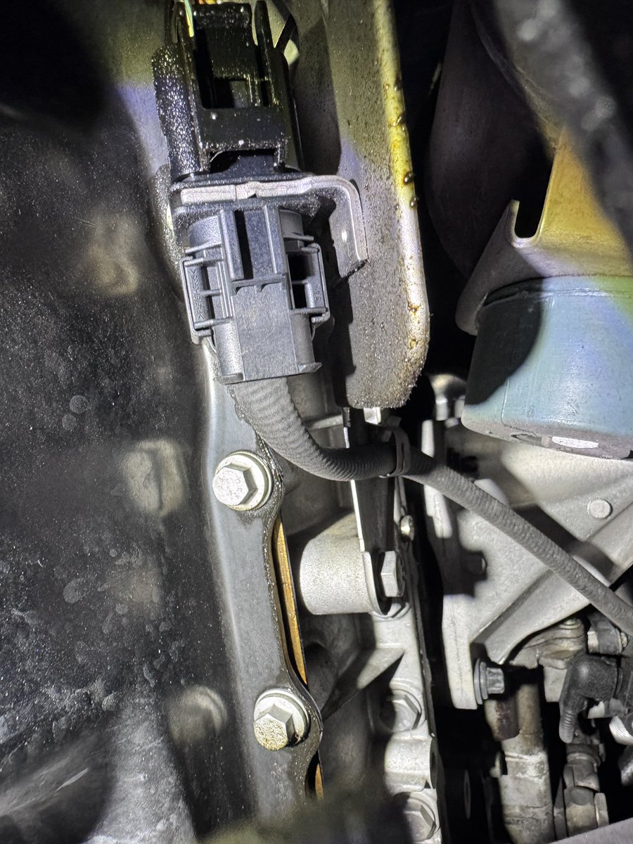 FPtrustMori's tweet image. しかし、決定的な水漏れ箇所は見当たらない。

冷機時に漏れて暖まったら漏れない。

こんな症状は過去に経験ないなぁ。
#BMW120I
#UL20
#N46B20B