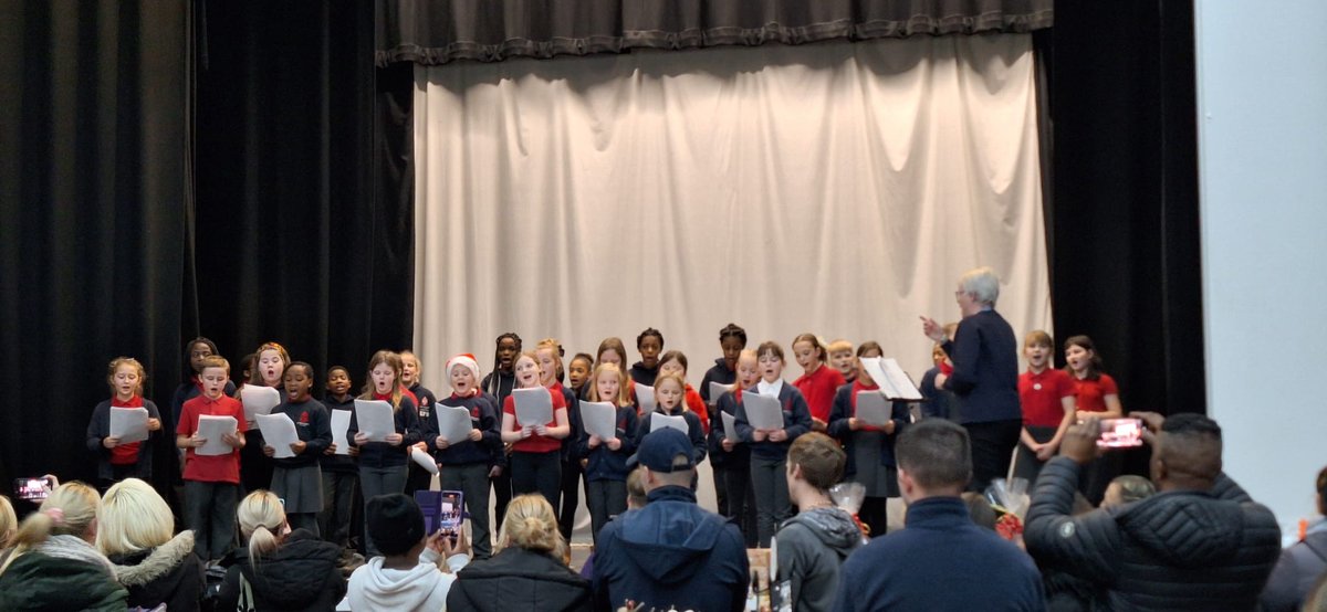 strichardsrc's tweet photo. The Choir were invited to perform at the Freedom Centre Christmas Market on Friday. They sang like angels and really enjoyed themselves! We received many great comments from the public @freedomcentrehu #christmas2024 #beautifulsinging #shinelikestars https://t.co/iRYfjN14si