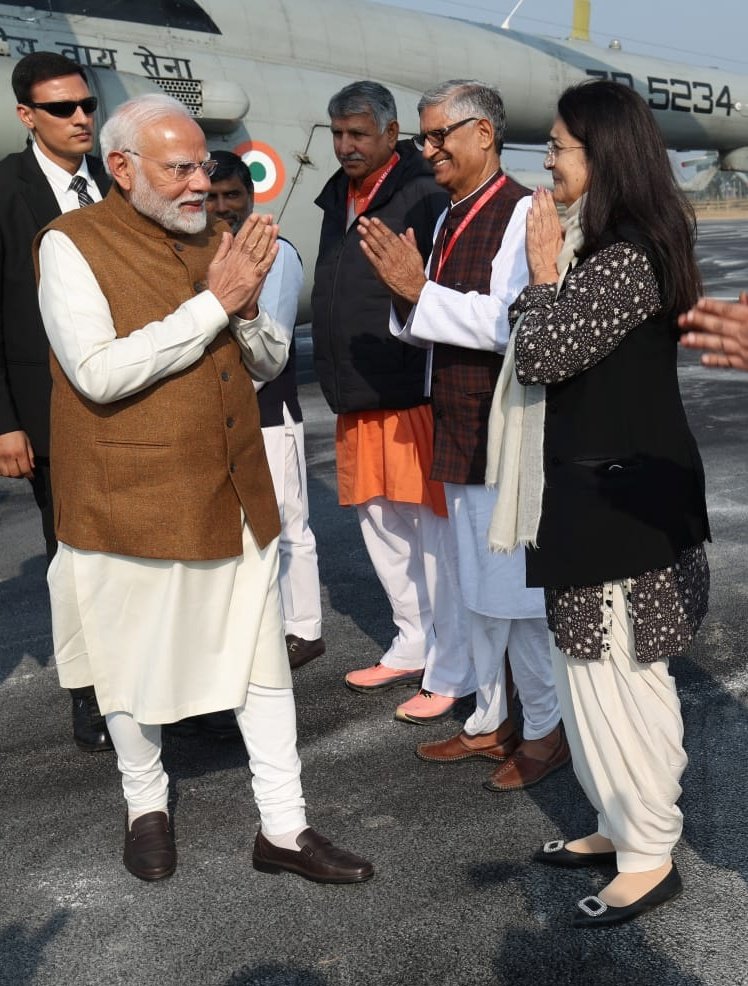 पानीपत में "बीमा सखी" योजना के शुभारंभ के सुअवसर पर हरियाणा की पावन धरती पर पधारे यशस्वी प्रधानमंत्री श्री <a href="/narendramodi/">Narendra Modi</a> जी का स्वागत एवं अभिनंदन किया।  

हमें पूर्ण विश्वास है कि यह योजना देश की माताओं-बहनों को आत्मनिर्भर बनाने में महत्वपूर्ण भूमिका निभाएगी।

<a href="/narendramodi/">Narendra Modi</a>