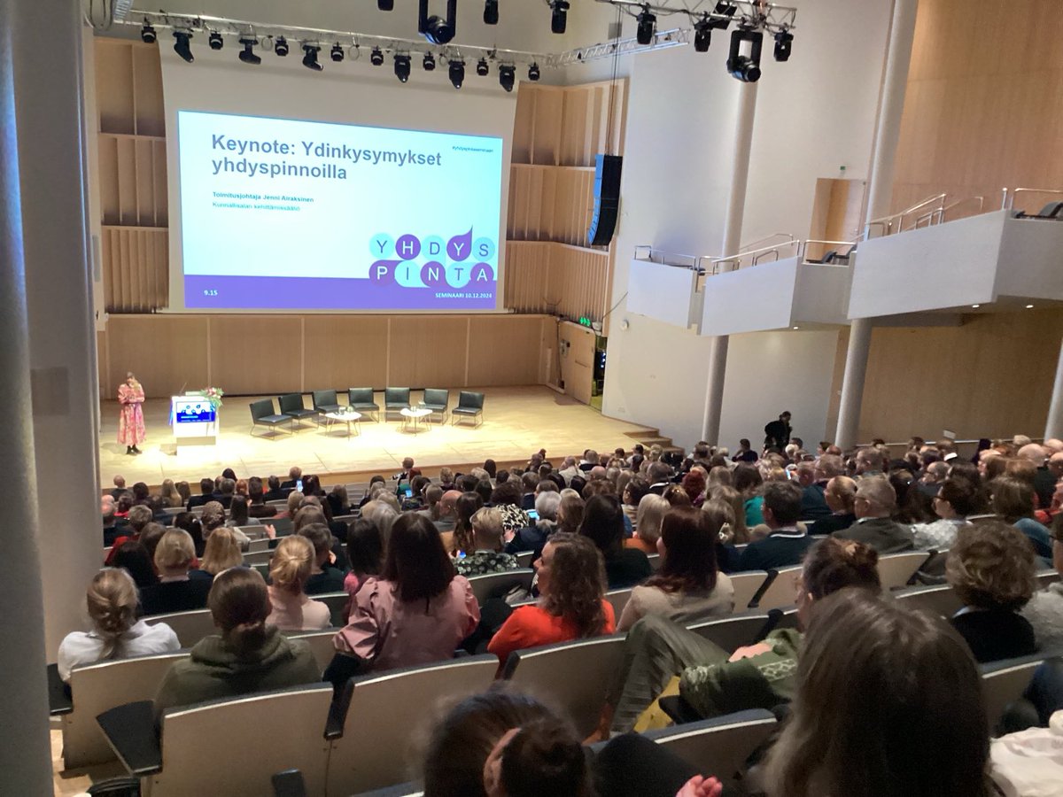 Tampereen #yhdyspintaseminaarissa pureuduttiin ajankohtaiseen teemaan ja yhteistyön tärkeyteen. Hyvinvointi kuuluu jokaiselle! ⁦<a href="/Pirha_fi/">Pirkanmaan hyvinvointialue</a>⁩ ⁦<a href="/Kuntaliitto/">Kuntaliitto | Kommunförbundet</a>⁩ ⁦<a href="/Tamperekaupunki/">Tampereen kaupunki</a>⁩ ⁦<a href="/HyvilOy/">Hyvinvointialueyhtiö Hyvil Oy</a>⁩ ⁦<a href="/IkonenAK/">Anna-Kaisa Ikonen</a>⁩