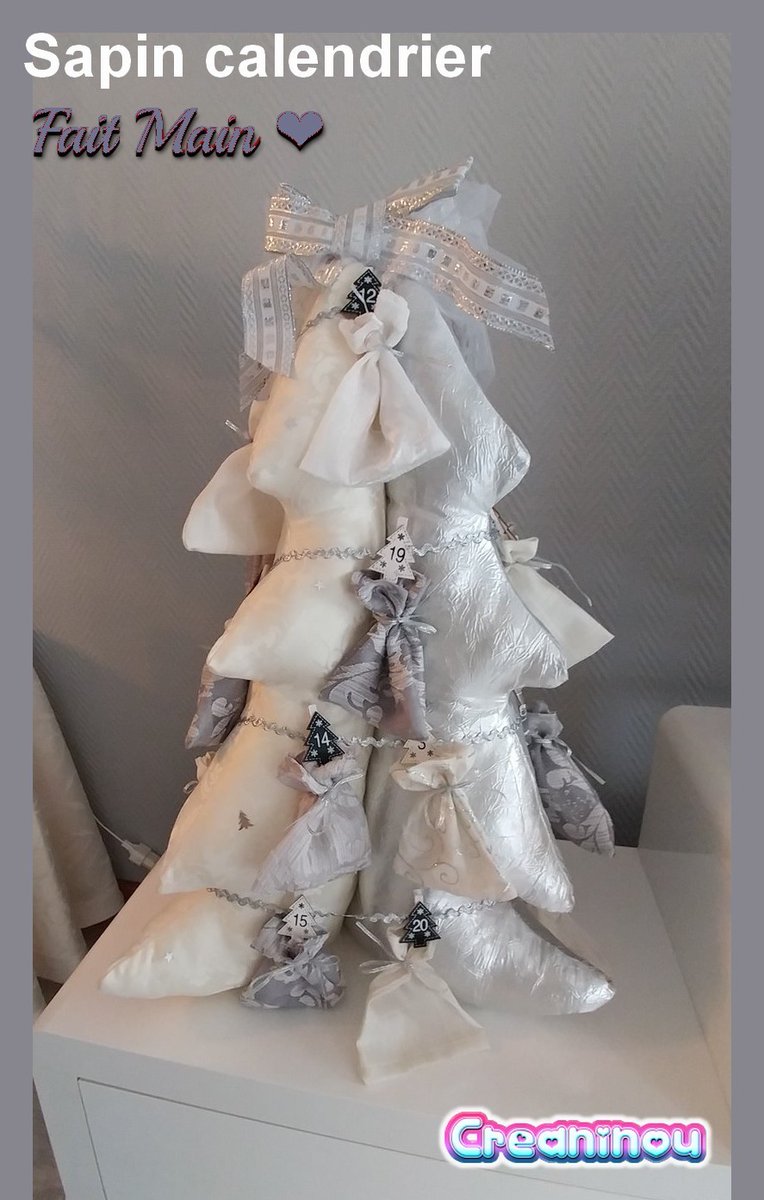 CreaNinou's tweet photo. Un joli sapin blanc et argenté pour les fêtes.
Il sert également de calendrier de l'Avent avec ses petits sachets en tissu.  
Prix 50 euros
Me contacter.
#noel2024 #noel #cadeauxNoel #decoration https://t.co/9n9gOa6vk6