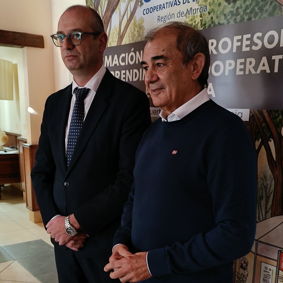 ucoerm's tweet photo. 🟢 Arrancamos la jornada sobre #emprendimiento cooperativo en el aula con más de 100 docentes de #cooperativas de enseñanza.

🤝 Seguimos apostando por la formación del profesorado y por el fomento del emprendimiento y del #cooperativismo entre nuestro alumnado. https://t.co/2W8lRZX14B