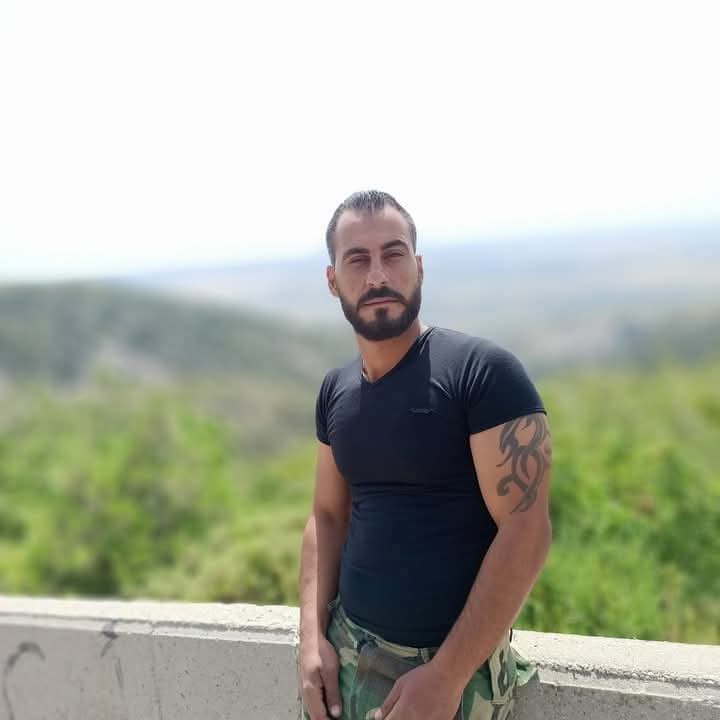 لأجل مازن حماده وعائلة رانيا العباسي 
 الرقيب سومر صالح من طرطوس كان يخدم في سجن صيدنايا

أرشيف شبيح