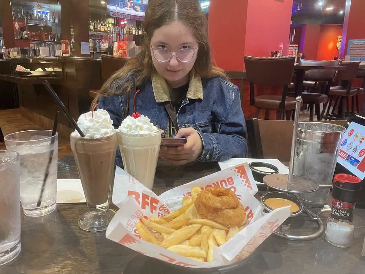 clamchowder_2's tweet photo. First date kinda nervous.. @miwoexe https://t.co/JuTX3HQyEH
