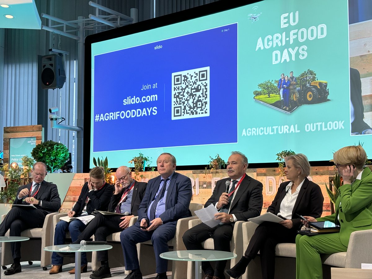 EU Agriculture🌱 (@euagri) on Twitter photo On stage <a href="/vrecionova/">Veronika Vrecionová</a> <a href="/DrNagyIstvn1/">Dr Nagy István</a> <a href="/EUAgri/">EU Agriculture🌱</a>'s DG W.Burtscher, Mr Petersen #NAT @EUCoR, <a href="/BasDefossez/">Faustine Bas-Defossez</a>, <a href="/masgiansanti/">Massimiliano Giansanti</a> answering to:
What do we want to see in the vision for agriculture and food? On stage <a href="/vrecionova/">Veronika Vrecionová</a> <a href="/DrNagyIstvn1/">Dr Nagy István</a> <a href="/EUAgri/">EU Agriculture🌱</a>'s DG W.Burtscher, Mr Petersen #NAT @EUCoR, <a href="/BasDefossez/">Faustine Bas-Defossez</a>, <a href="/masgiansanti/">Massimiliano Giansanti</a> answering to:
What do we want to see in the vision for agriculture and food?