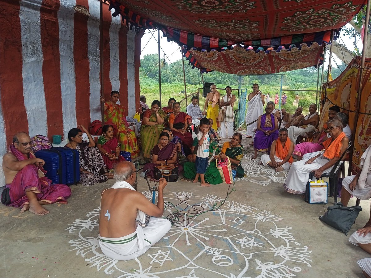 nsrsmutttvl's tweet photo. Sri Vibhudendra Theertha Madhya Aradhana Mahotsava at Moola Brindhavana Sannidhana, Tirunelveli 🙏
@srsmutt @sumateendramutt https://t.co/cFnOADho12