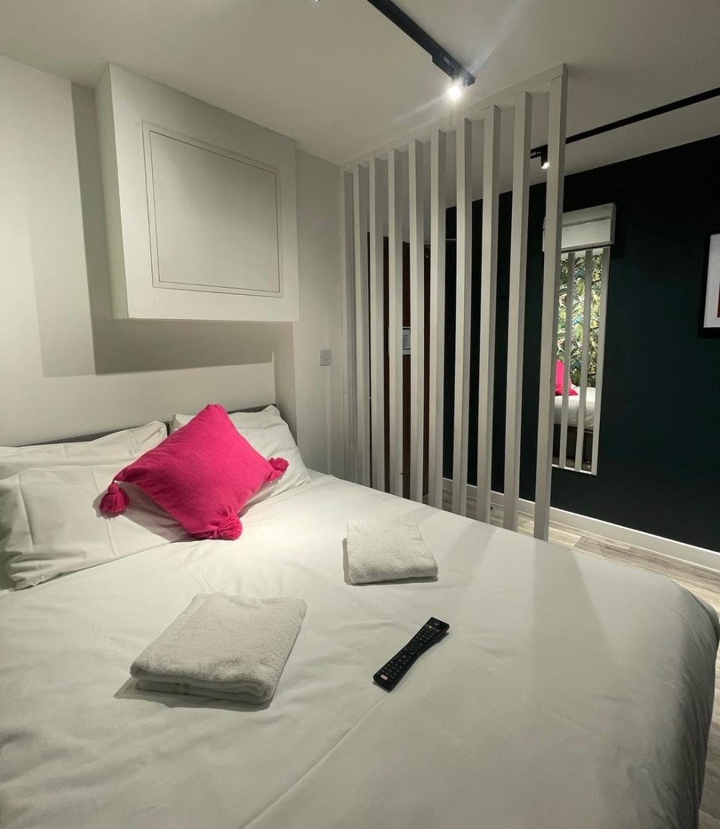 PhoenixHotelliv's tweet photo. 💸 Book direct to price match and enjoy a stay that’s as iconic as the city itself. Call us at 0151 207 1299 to reserve your spot!  #PhoenixCollection #Luxury #Liverpool #Weekend #CityBreak #liverpool #exploreliverpool https://t.co/JtS6UVWXfx