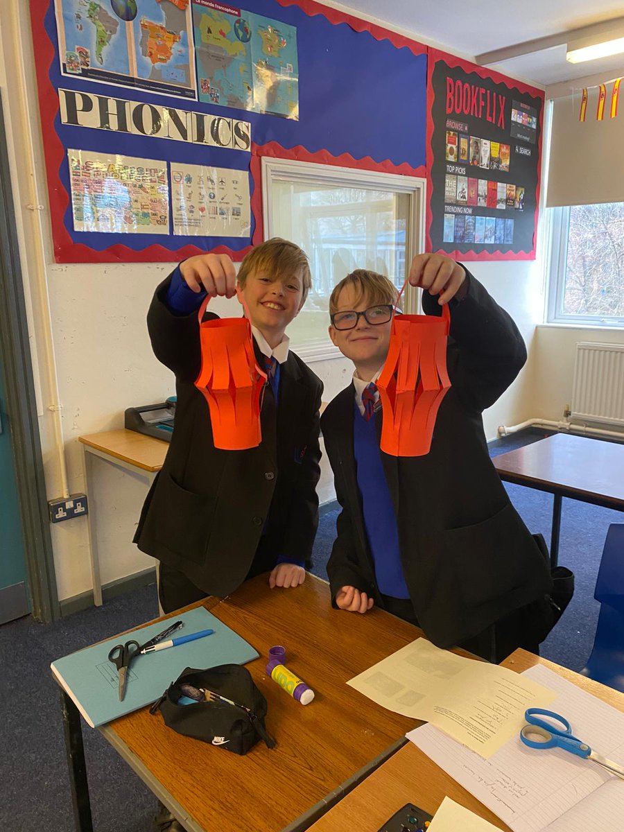 StAntonysCC's tweet image. Y7 learnt about &quot;la fête des Lumières&quot; recently in French class and made their own lumignons (lanterns). Bon Travail!!
#Frenchclass #lumieres #Lanterns