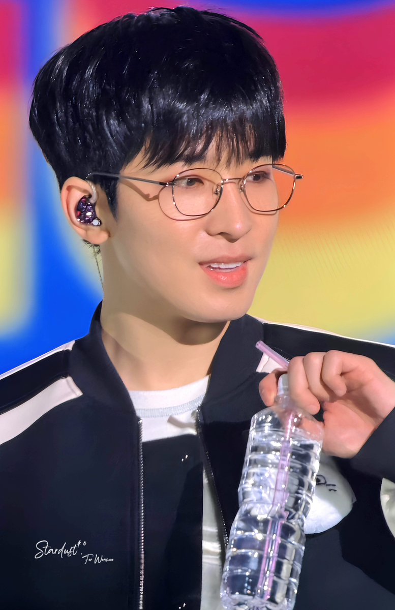 jeononutime's tweet photo. finally an eyewear brand that understood wonwoo power when he wears specs and immediately booked him 🙂‍↕️🙂‍↕️🙂‍↕️ https://t.co/fBtG3IPusO