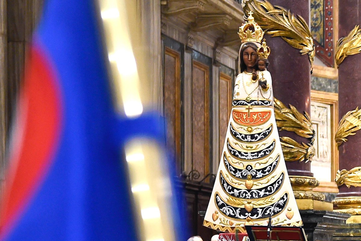 #10dicembre 
Oggi celebriamo la Madonna di #Loreto, Patrona dell'#AeronauticaMilitare e di tutti gli Aviatori. Auguri dalla grande famiglia #Difesa e dal Ministro <a href="/GuidoCrosetto/">Guido Crosetto</a>, unitamente al grazie per il quotidiano impegno a protezione dei nostri cieli e al servizio della