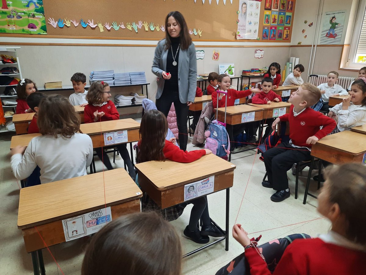 CSC_Granada's tweet photo. El Departamento de Orientación 🧭continúa trabajando en coordinación con los tutores, temas tan importantes como el respeto, la empatía y la unión del grupo. ⚖️🔗
#departamentodeorientación
#FESB https://t.co/VFRZi6M1C3