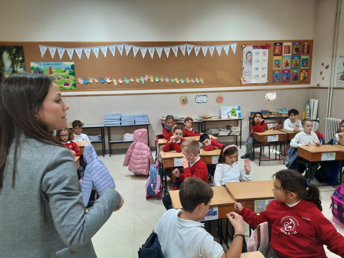 CSC_Granada's tweet photo. El Departamento de Orientación 🧭continúa trabajando en coordinación con los tutores, temas tan importantes como el respeto, la empatía y la unión del grupo. ⚖️🔗
#departamentodeorientación
#FESB https://t.co/VFRZi6M1C3