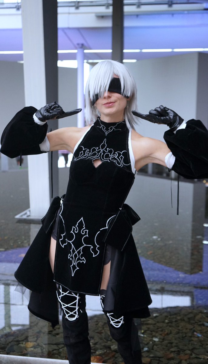 AgenteP__'s tweet image. ~ I am YoRHa unit 10H. 
I protect the sever containing humanity’s data here  on the moon.

There’s still a Nier Rein shaped hole in my heart, and I was so happy to cosplay her 💗

And the biggest thanks to @EclecticFirst for both sharing the journey and the pics 🌟