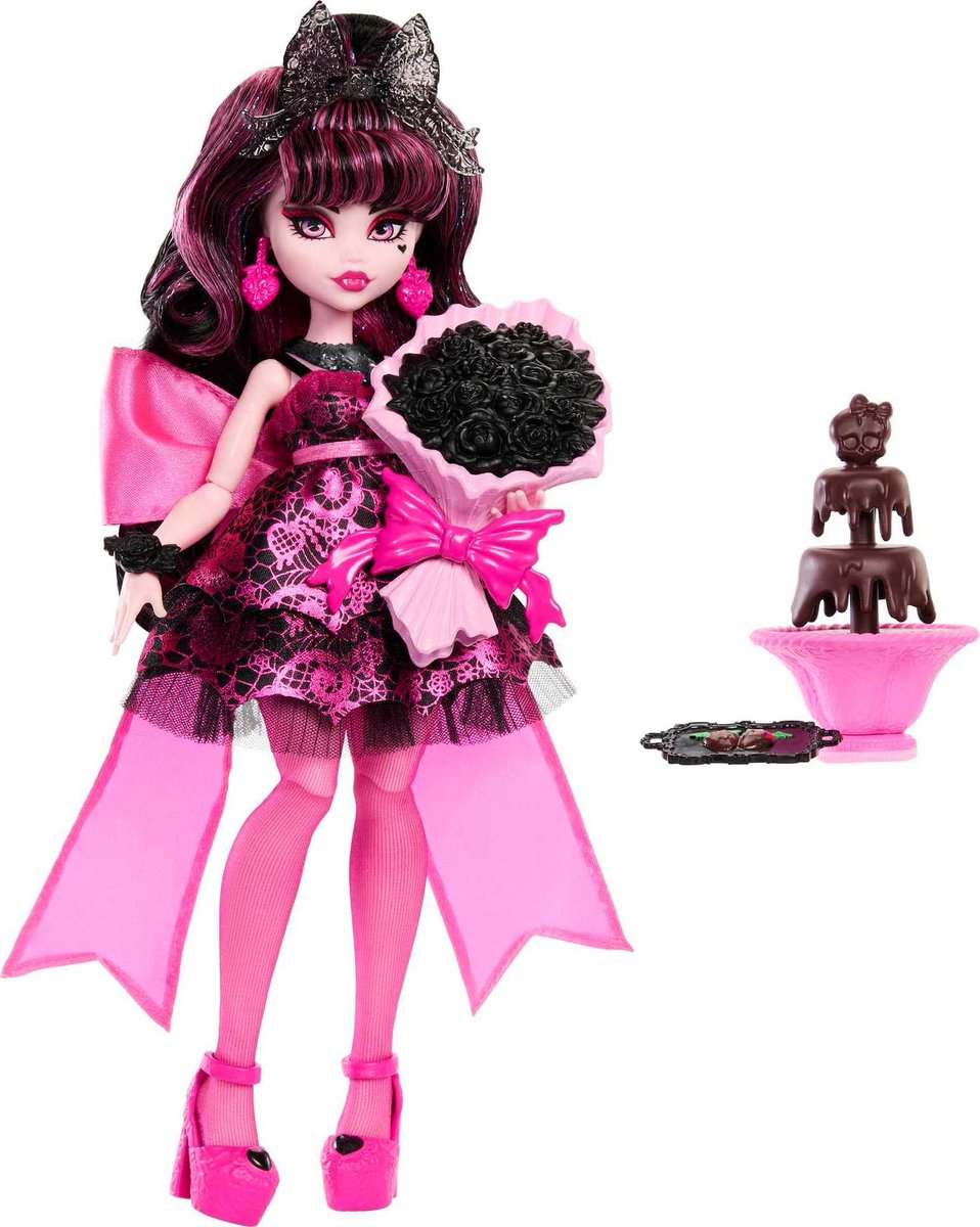 witchdraculaura's tweet photo. best draculaura ever released‼️ https://t.co/MVOU07koVz