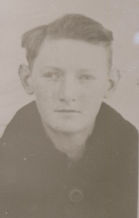 12.12.1942|Tadeusz Ogrodowczyk was arrested by the Germans in Warsaw &amp; detained in Pawiak. In January 1943 he was deported to #Majdanek &amp; registered as prisoner no. 3693. Read his testimony about the conditions of that transport from Warsaw to Lublin here: bit.ly/3VeR75X