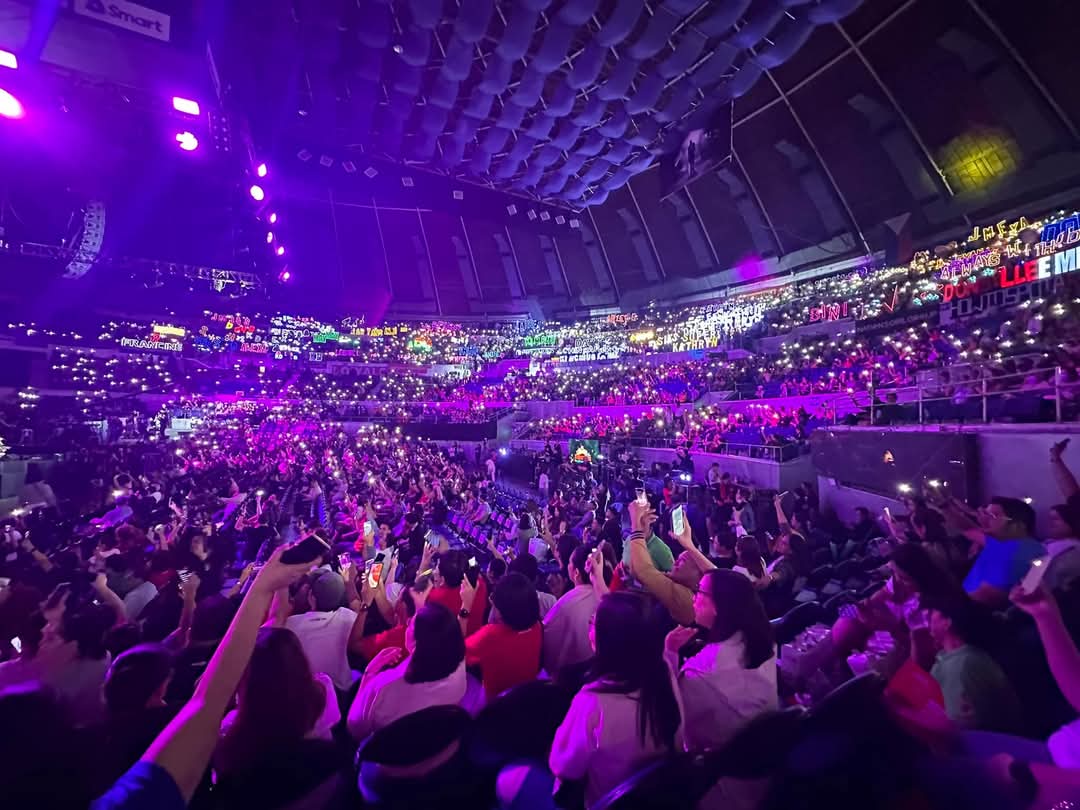 UAlaisa's tweet photo. Grabi ag dami nag tao 

MERRY KDLEXMAS SW8THEARTS https://t.co/gbOXQsT3jz
