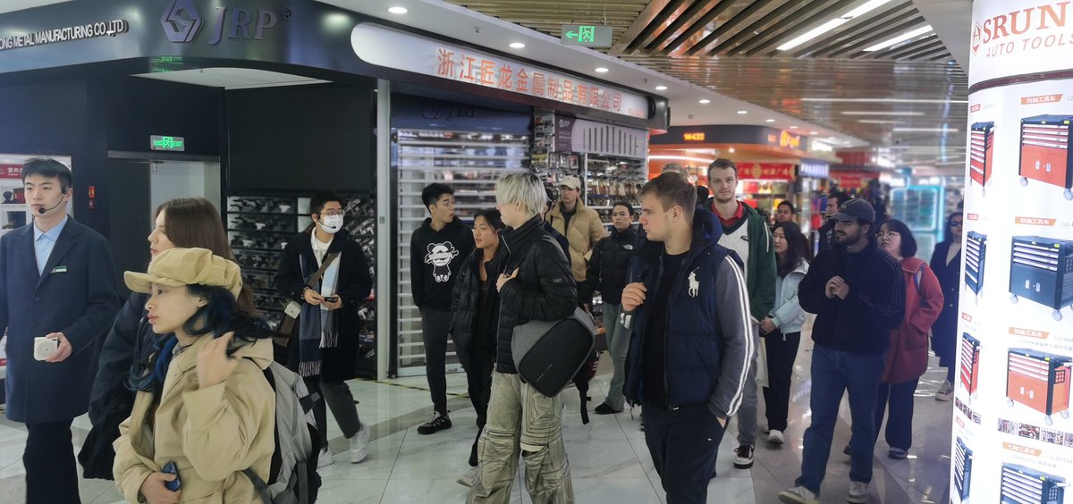 If you find yourself in the Yangtze River Delta, there's one spot that's a must-visit: Yiwu International Trade City! 🏢 
Recently, economics majors from Fudan visited the site and saw for themselves how the wheels of commerce were turning. 💼
🔎Read: bit.ly/4gmZUgk
