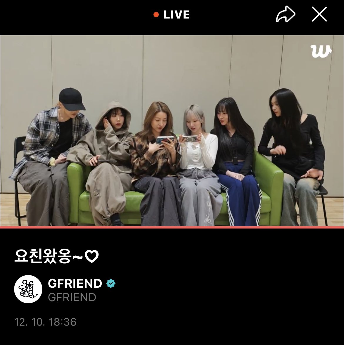 zi00ng's tweet photo. 2024년에 여자친구 위버스 라이브 알림이 왔어.. https://t.co/arRHNr4ZR7