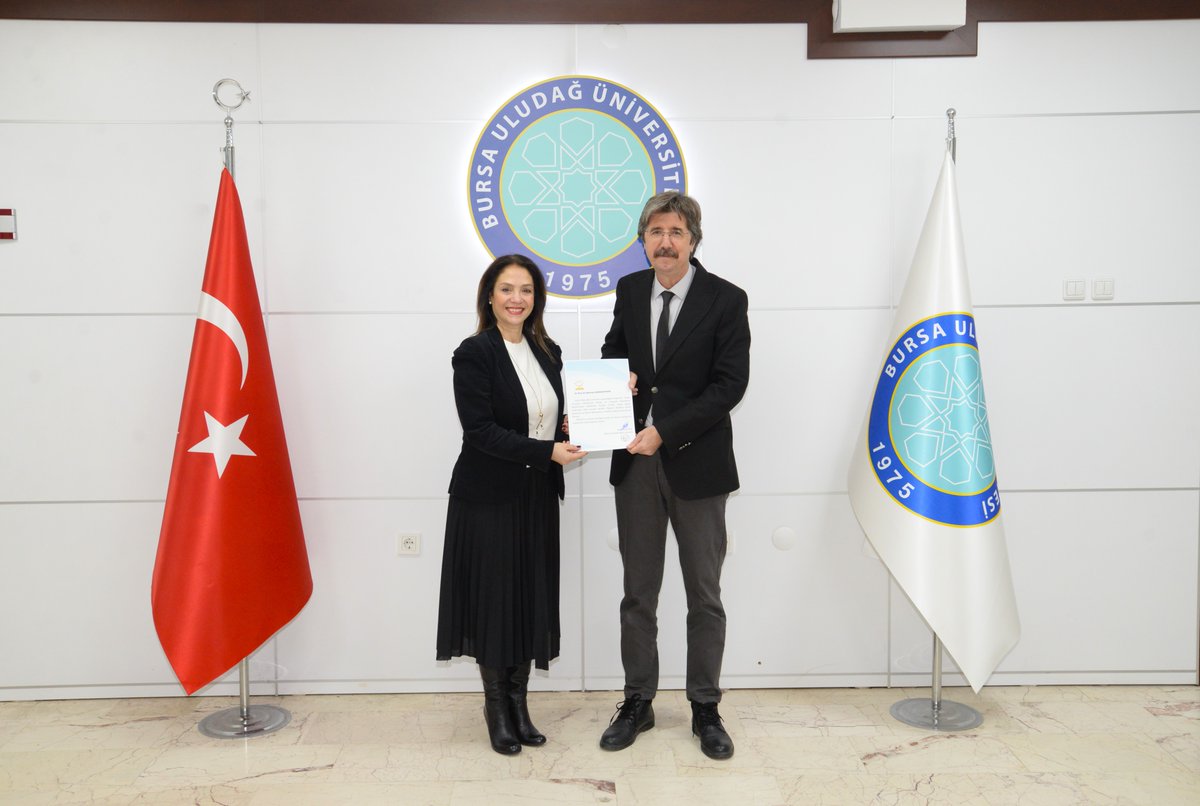 Yıldırım İlçe Milli Eğitim Şube Müdürü Sayın Harun Öz ve akademisyenlerimizi ağırladık. Ortaklaşa yürüttüğümüz ERASMUS+ K201 Projesine dair görüş alışverişinde bulunduk. Hocalarımıza belgelerini takdim ettik. Ziyaretlerinden ötürü teşekkür ediyor, tüm ekibe başarılar diliyorum.